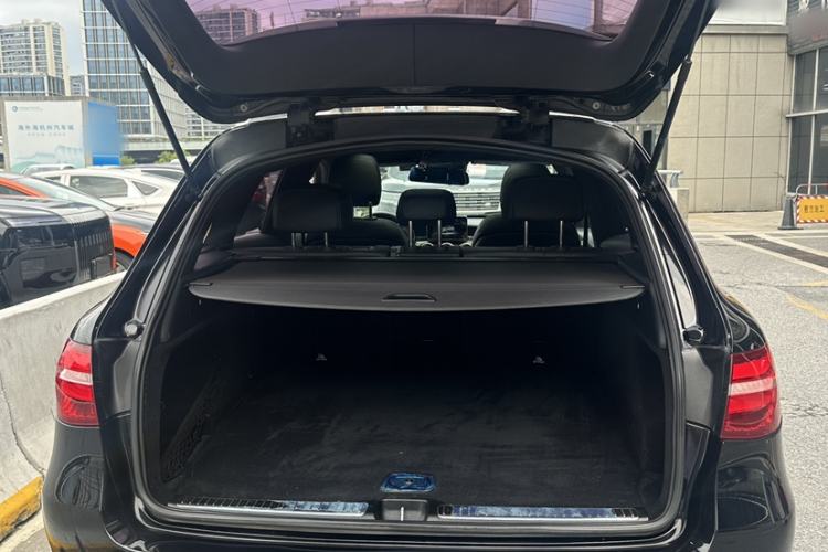 Used Mercedes-Benz GLC 2018 Refreshed GLC 300 4MATIC Dynamic Edition Trunk