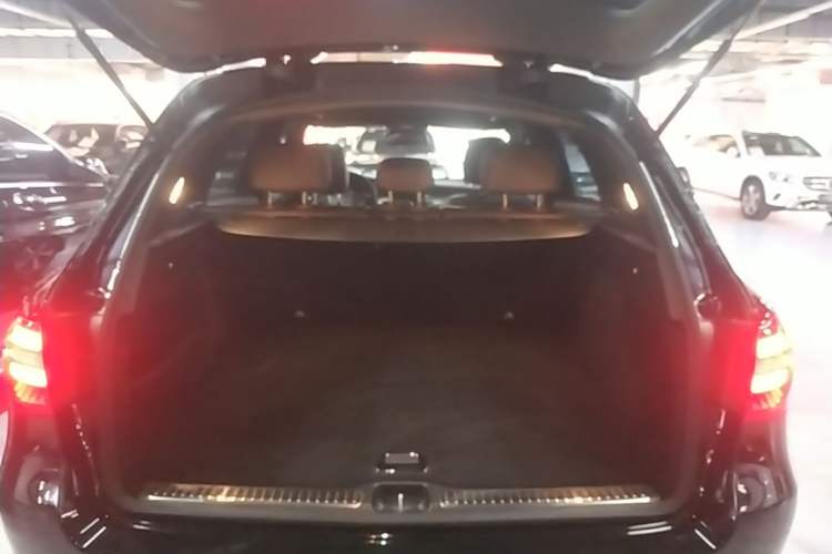 Used Mercedes-Benz GLC 2018 GLC 260 4MATIC Luxury Model Trunk