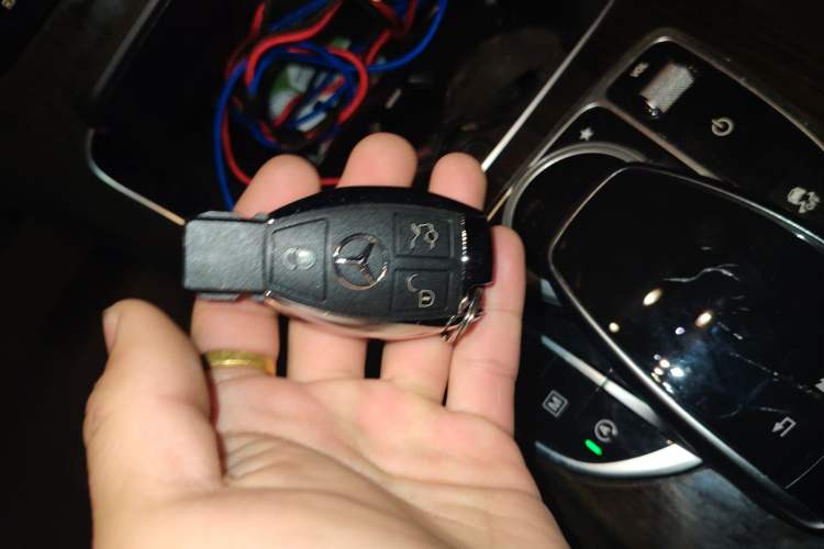 Used Mercedes-Benz GLC 2018 GLC 260 4MATIC Luxury Model Vehicle Key