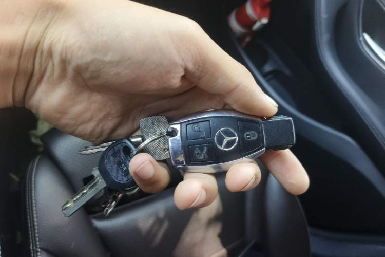 Used Mercedes-Benz GLC 2018 Facelifted GLC 260 4MATIC Dynamic Edition Vehicle Key