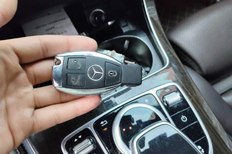 Used Mercedes-Benz GLC 2018 Facelift GLC 260 4MATIC Luxury Edition Vehicle Key