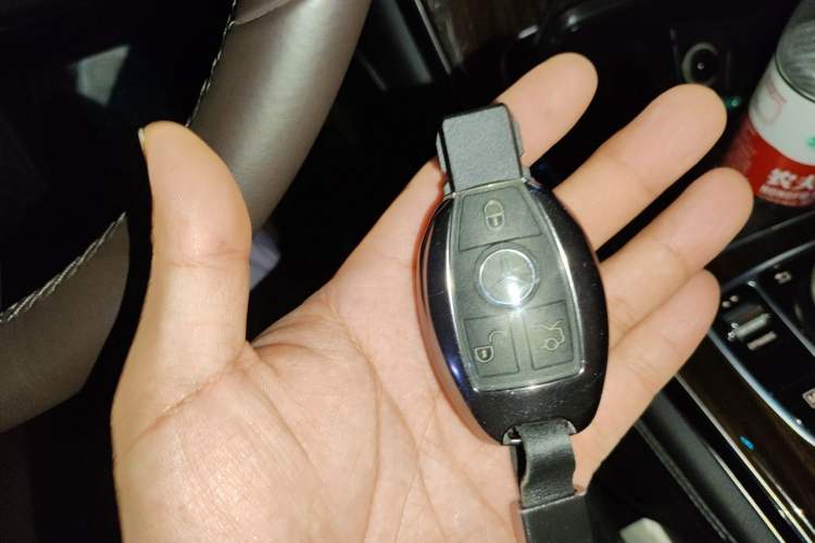 Used Mercedes-Benz GLC 2018 GLC 260 4MATIC Luxury Model Vehicle Key