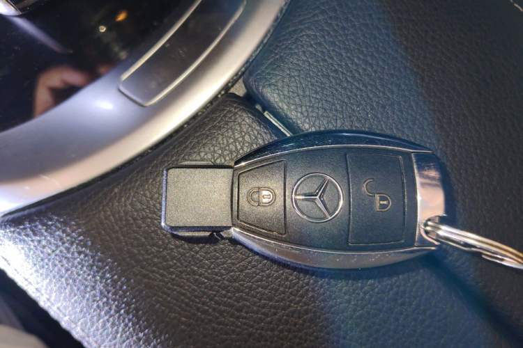 Used Mercedes-Benz GLC 2018 Facelift GLC 200 4MATIC Vehicle Key