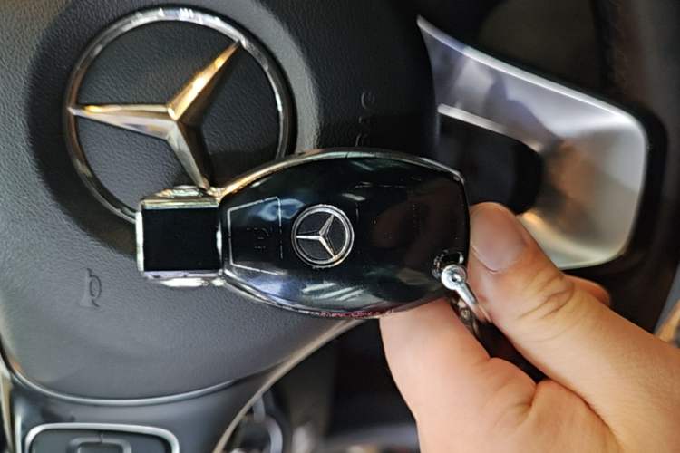 Used Mercedes-Benz GLC 2018 Facelift GLC 200 4MATIC Vehicle Key