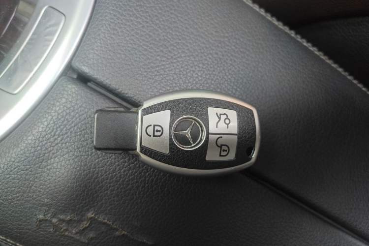 Used Mercedes-Benz GLC 2018 Facelift GLC 260 4MATIC Luxury Edition Vehicle Key