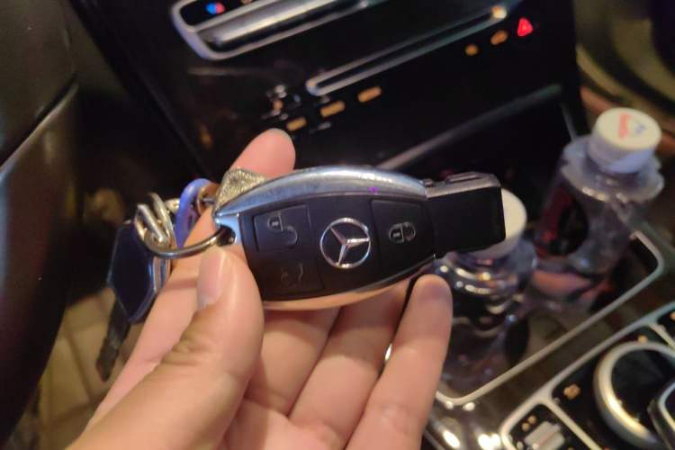 Used Mercedes-Benz GLC 2018 Facelift GLC 260 4MATIC Luxury Edition Vehicle Key
