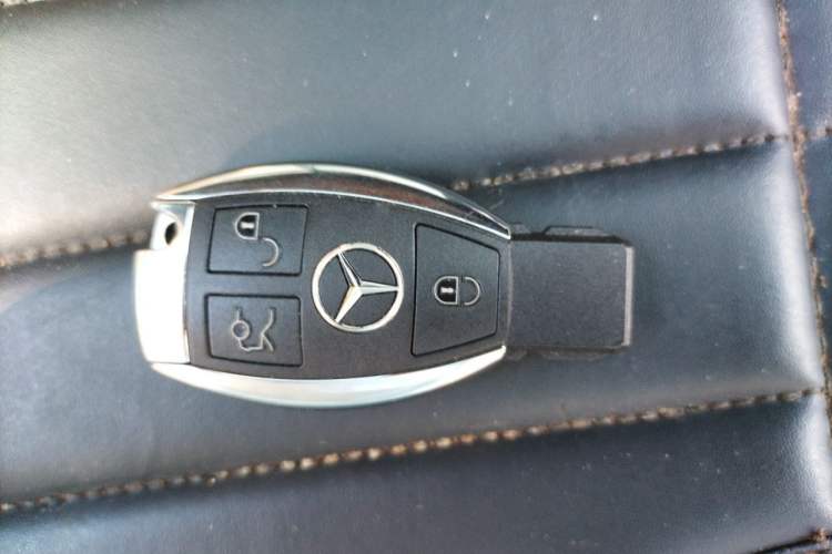 Used Mercedes-Benz GLC 2018 GLC 260 4MATIC Luxury Model Vehicle Key