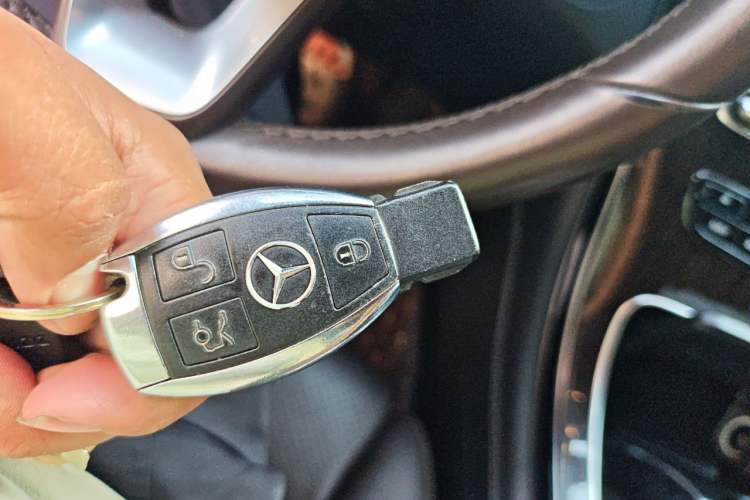 Used Mercedes-Benz GLC 2018 Facelift GLC 260 4MATIC Luxury Edition Vehicle Key