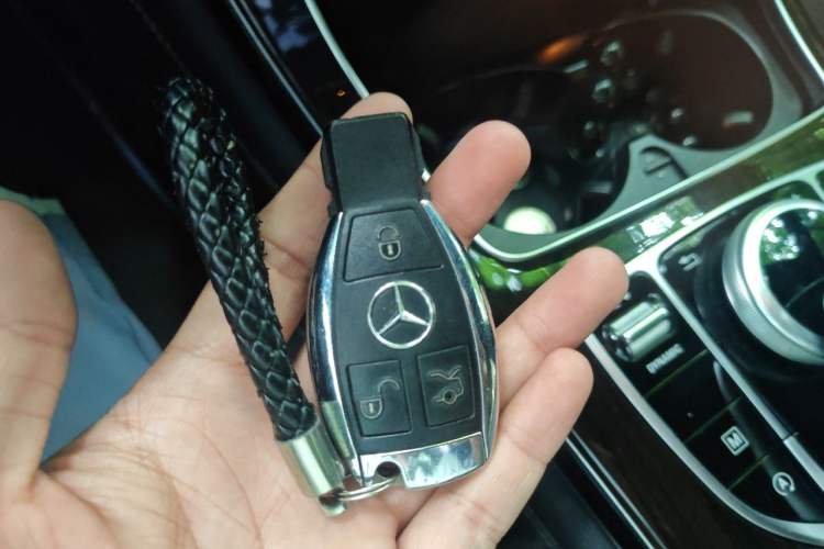 Used Mercedes-Benz GLC 2018 Facelift GLC 260 4MATIC Luxury Edition Vehicle Key