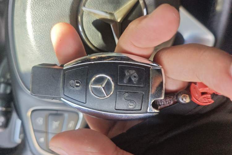 Used Mercedes-Benz GLC 2018 Facelift GLC 260 4MATIC Luxury Edition Vehicle Key