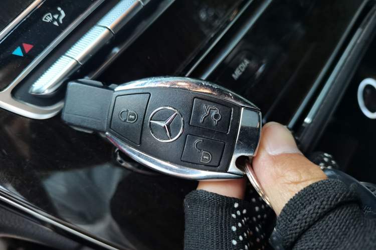 Used Mercedes-Benz GLC 2018 Facelift GLC 260 4MATIC Luxury Edition Vehicle Key