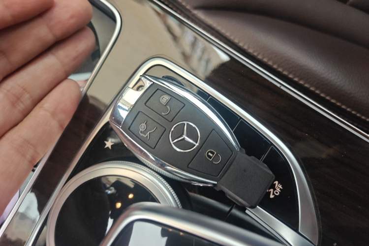 Used Mercedes-Benz GLC 2018 GLC 260 4MATIC Luxury Model Vehicle Key