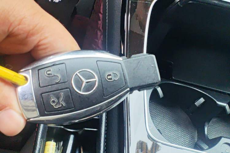 Used Mercedes-Benz GLC 2018 Facelifted GLC 260 4MATIC Dynamic Edition Vehicle Key