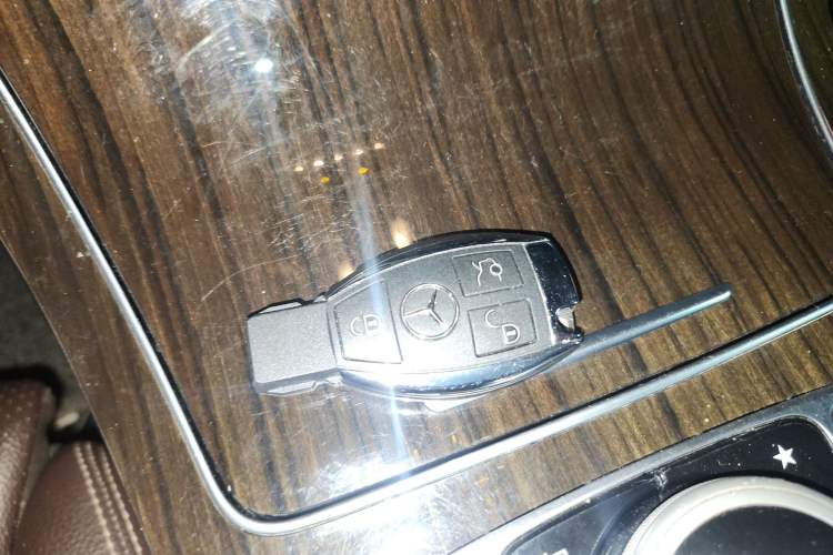 Used Mercedes-Benz GLC 2018 Facelift GLC 260 4MATIC Luxury Edition Vehicle Key