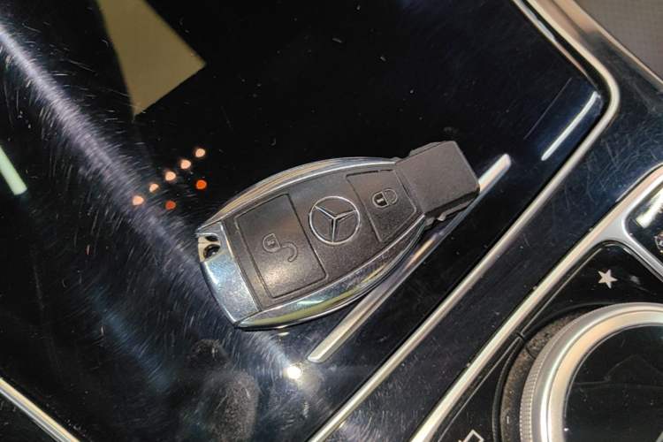 Used Mercedes-Benz GLC 2018 Facelift GLC 200 4MATIC Vehicle Key
