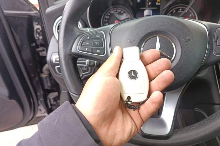 Used Mercedes-Benz GLC 2018 GLC 260 4MATIC Luxury Model Vehicle Key