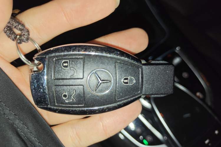 Used Mercedes-Benz GLC 2018 Facelift GLC 260 4MATIC Luxury Edition Vehicle Key