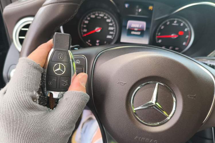 Used Mercedes-Benz GLC 2018 Facelift GLC 260 4MATIC Luxury Edition Vehicle Key