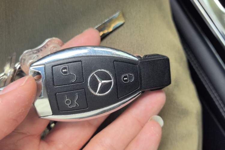 Used Mercedes-Benz GLC 2018 Facelift GLC 260 4MATIC Luxury Edition Vehicle Key