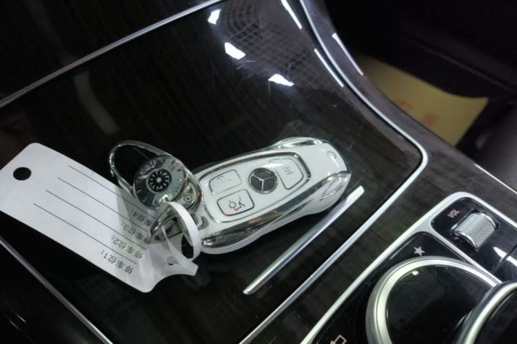 Used Mercedes-Benz GLC 2018 Facelift GLC 260 4MATIC Luxury Edition Vehicle Key