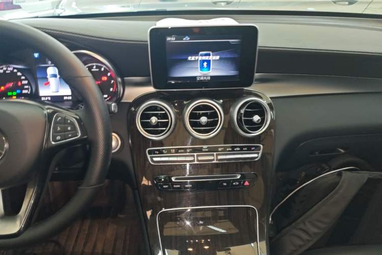 Used Mercedes-Benz GLC 2018 Facelift GLC 260 4MATIC Luxury Edition Audio And AC Panel