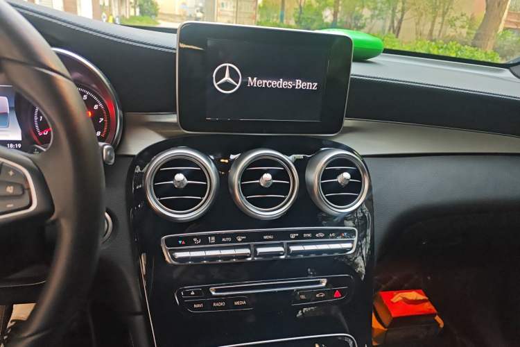 Used Mercedes-Benz GLC 2018 GLC 200 4MATIC Audio And AC Panel