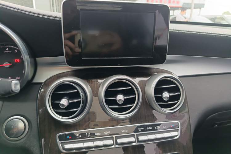 Used Mercedes-Benz GLC 2018 Facelifted GLC 260 4MATIC Dynamic Edition Audio And AC Panel