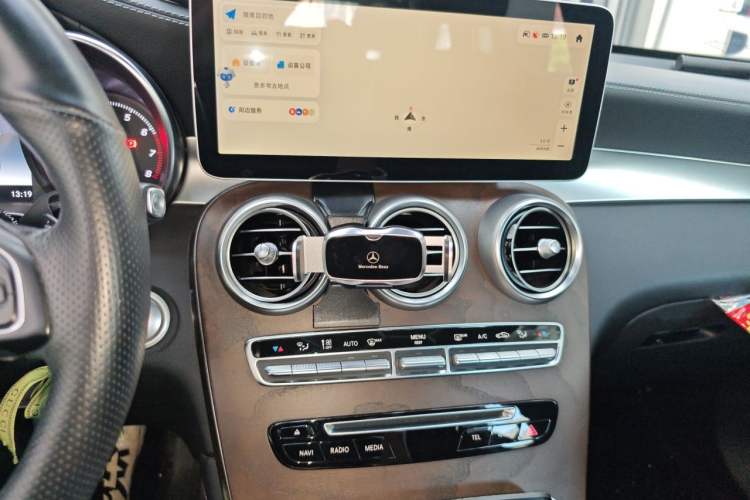 Used Mercedes-Benz GLC 2018 Refreshed GLC 300 4MATIC Dynamic Edition Audio And AC Panel