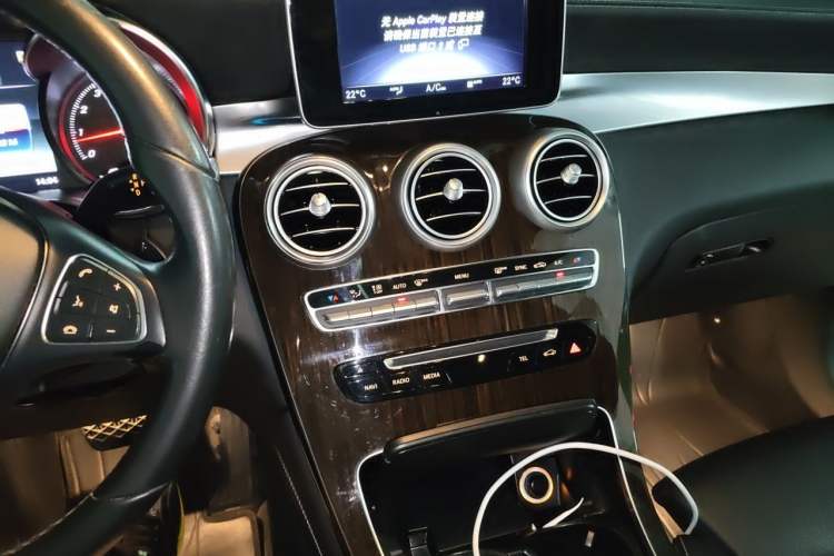 Used Mercedes-Benz GLC 2018 Facelift GLC 260 4MATIC Luxury Edition Audio And AC Panel