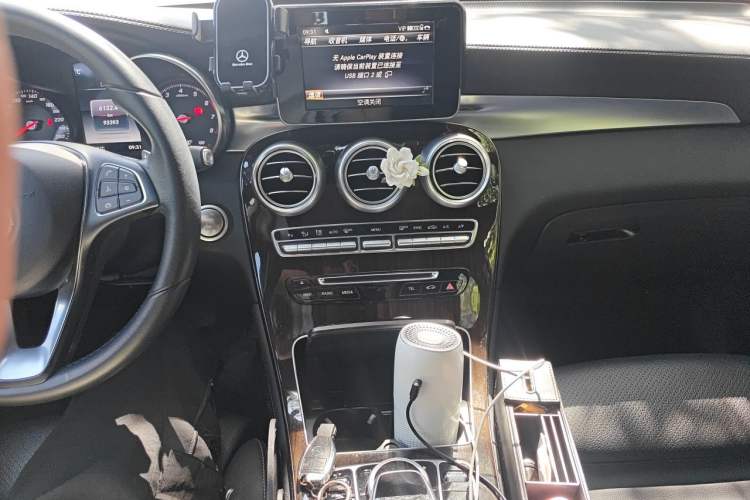 Used Mercedes-Benz GLC 2018 Facelift GLC 260 4MATIC Luxury Edition Audio And AC Panel