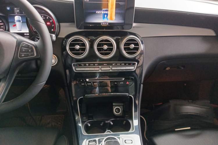 Used Mercedes-Benz GLC 2018 Facelift GLC 200 4MATIC Audio And AC Panel