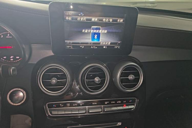 Used Mercedes-Benz GLC 2018 Facelift GLC 200 4MATIC Audio And AC Panel