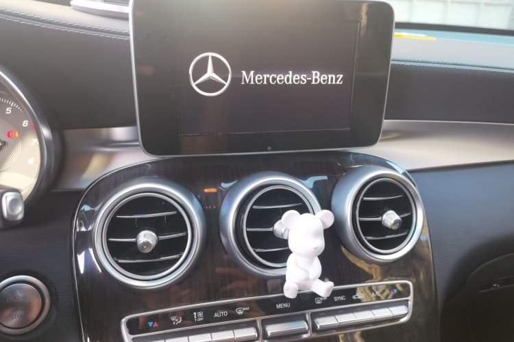 Used Mercedes-Benz GLC 2018 GLC 260 4MATIC Dynamic Edition Audio And AC Panel