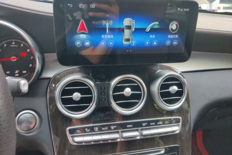 Used Mercedes-Benz GLC 2018 GLC 260 4MATIC Dynamic Edition Audio And AC Panel