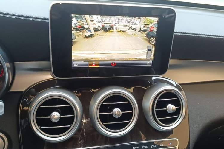 Used Mercedes-Benz GLC 2018 Facelifted GLC 260 4MATIC Dynamic Edition Audio And AC Panel