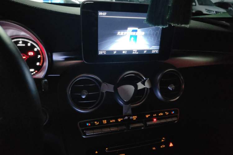 Used Mercedes-Benz GLC 2018 GLC 300 4MATIC Sport Edition Audio And AC Panel