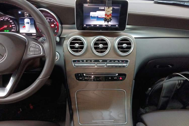 Used Mercedes-Benz GLC 2018 Refreshed GLC 300 4MATIC Dynamic Edition Audio And AC Panel