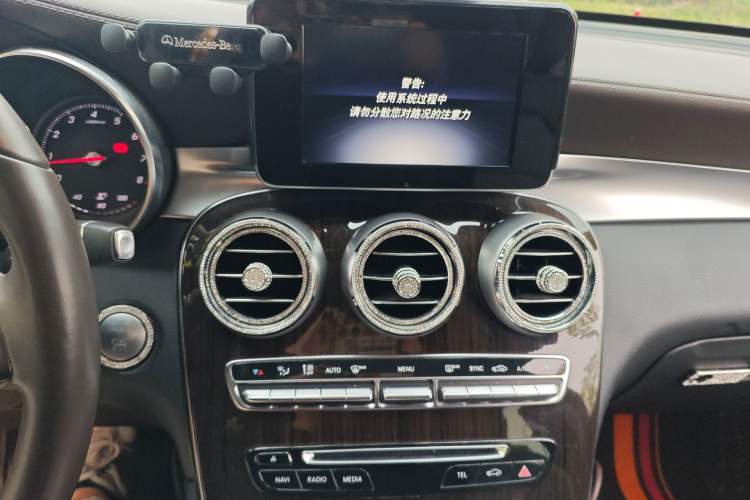 Used Mercedes-Benz GLC 2018 GLC 260 4MATIC Luxury Model Audio And AC Panel