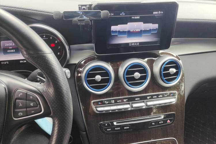 Used Mercedes-Benz GLC 2018 Facelift GLC 260 4MATIC Luxury Edition Audio And AC Panel