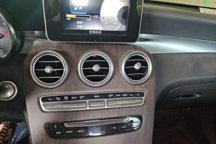 Used Mercedes-Benz GLC 2018 GLC 260 4MATIC Luxury Model Audio And AC Panel