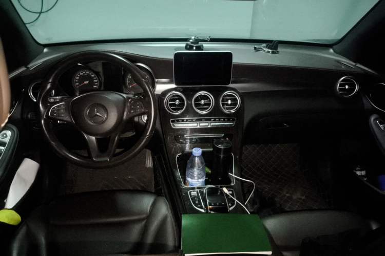 Used Mercedes-Benz GLC 2018 GLC 260 4MATIC Dynamic Edition Center Console