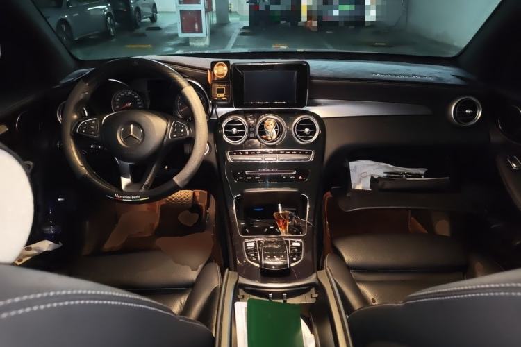 Used Mercedes-Benz GLC 2018 GLC 260 4MATIC Luxury Model Center Console