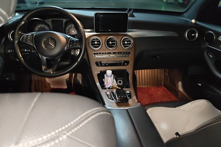Used Mercedes-Benz GLC 2018 Refreshed GLC 300 4MATIC Dynamic Edition Center Console