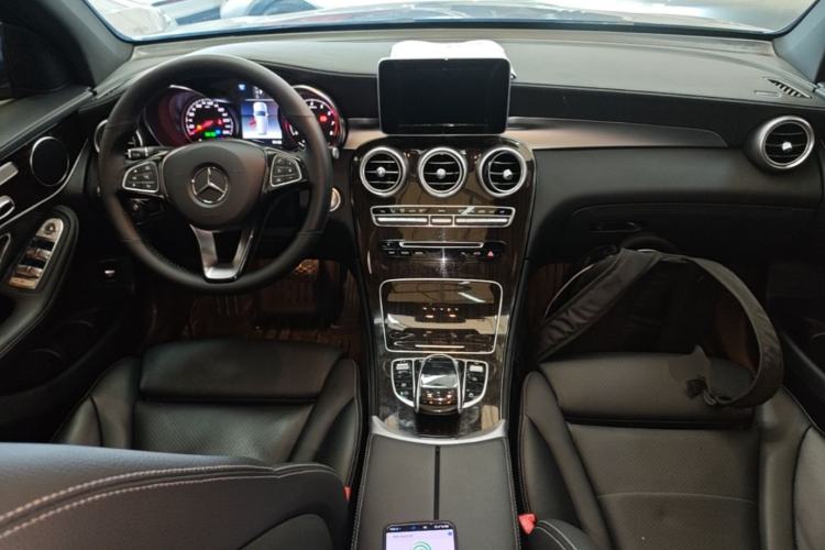 Used Mercedes-Benz GLC 2018 Facelift GLC 260 4MATIC Luxury Edition Center Console