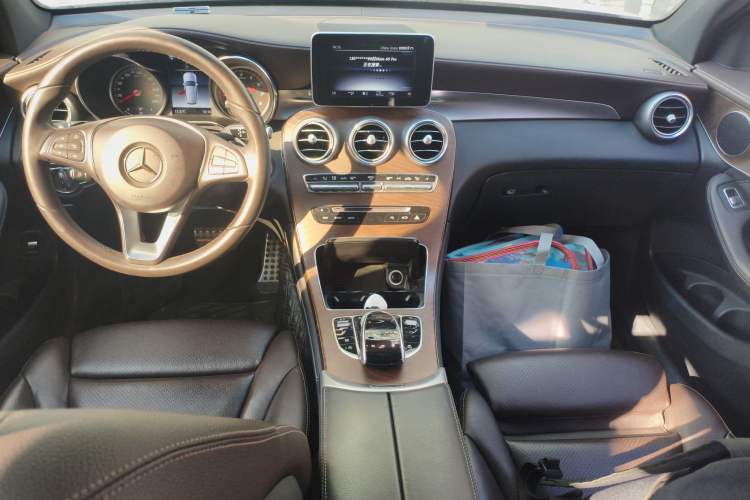 Used Mercedes-Benz GLC 2018 GLC 300 4MATIC Sport Edition Center Console