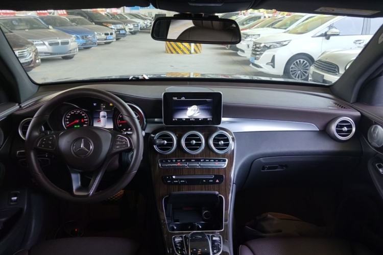Used Mercedes-Benz GLC 2018 GLC 260 4MATIC Dynamic Edition Center Console