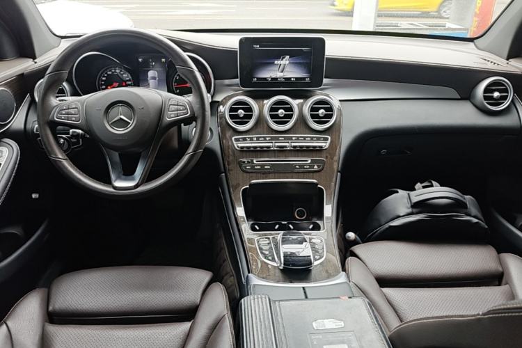Used Mercedes-Benz GLC 2018 GLC 260 4MATIC Luxury Model Center Console