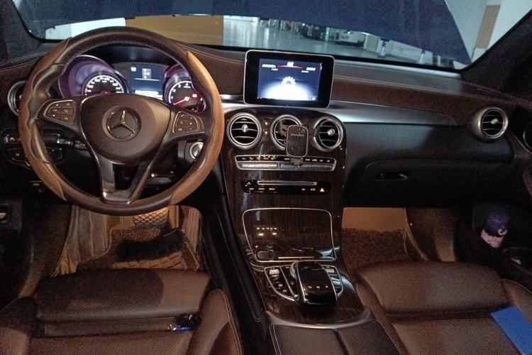 Used Mercedes-Benz GLC 2018 GLC 260 4MATIC Luxury Model Center Console