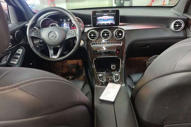 Used Mercedes-Benz GLC 2018 Facelift GLC 260 4MATIC Luxury Edition Center Console