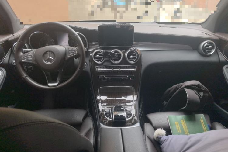 Used Mercedes-Benz GLC 2018 Facelift GLC 260 4MATIC Luxury Edition Center Console